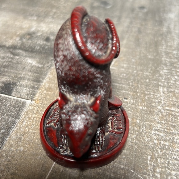 Vintage Dark Red Resin Mouse Figurine - Picture 4 of 5
